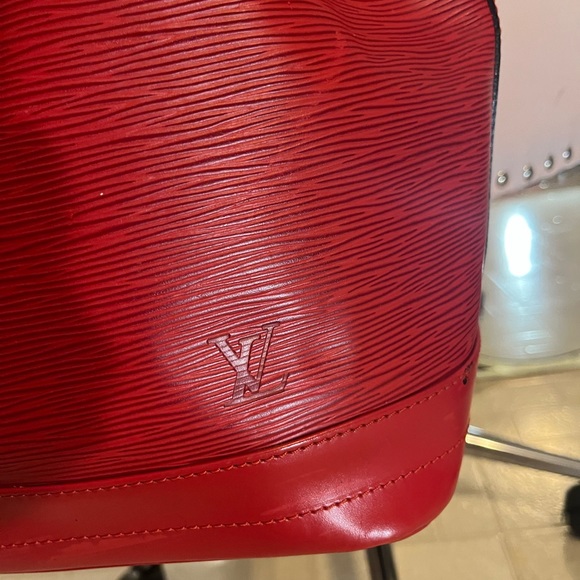 Sale! ✨Louis Vuitton large Noe Red Bucket tote bag. Drawstring closure.Stunning - Picture 3 of 10